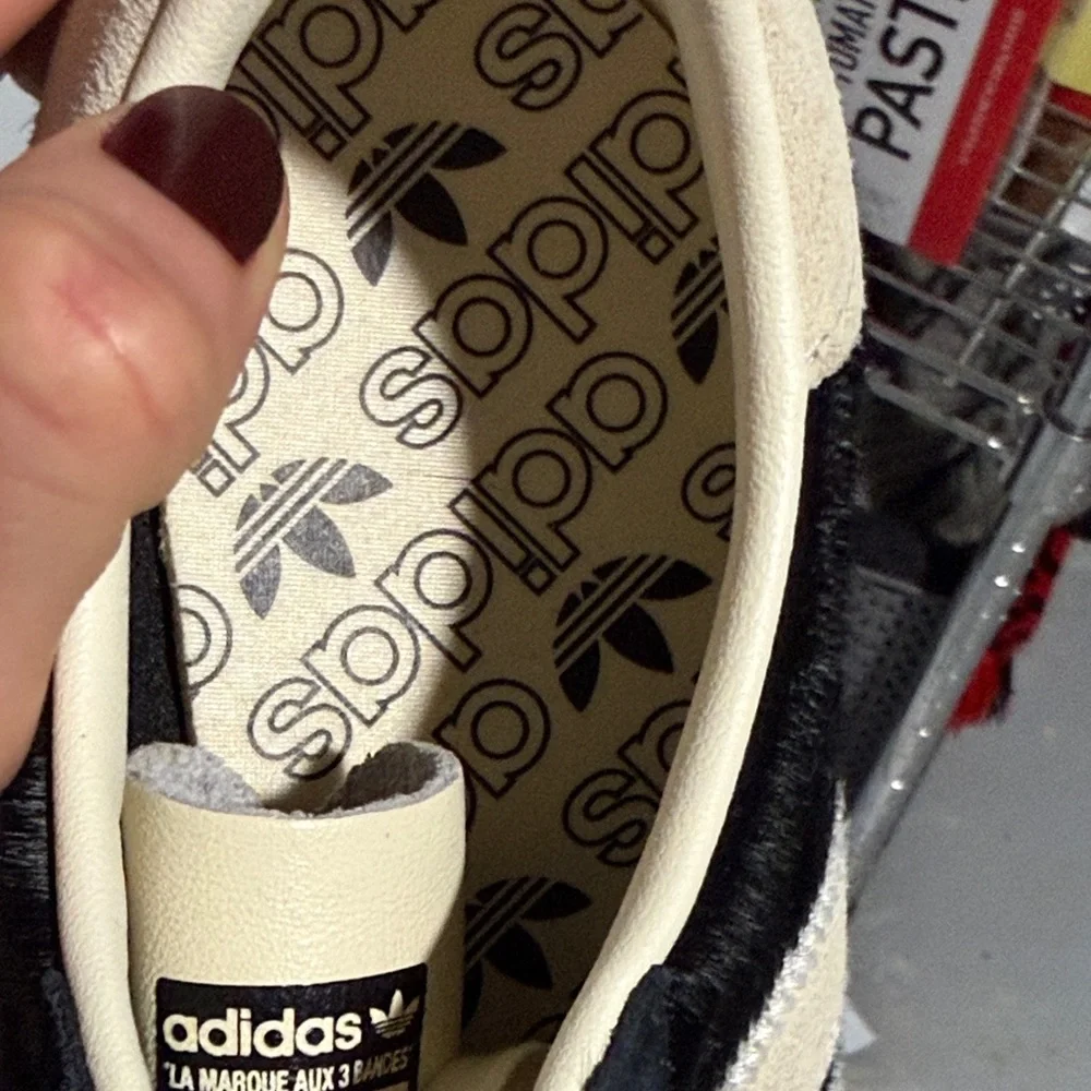 Adidas la marque aux 3 bandes - Picture 6 of 7